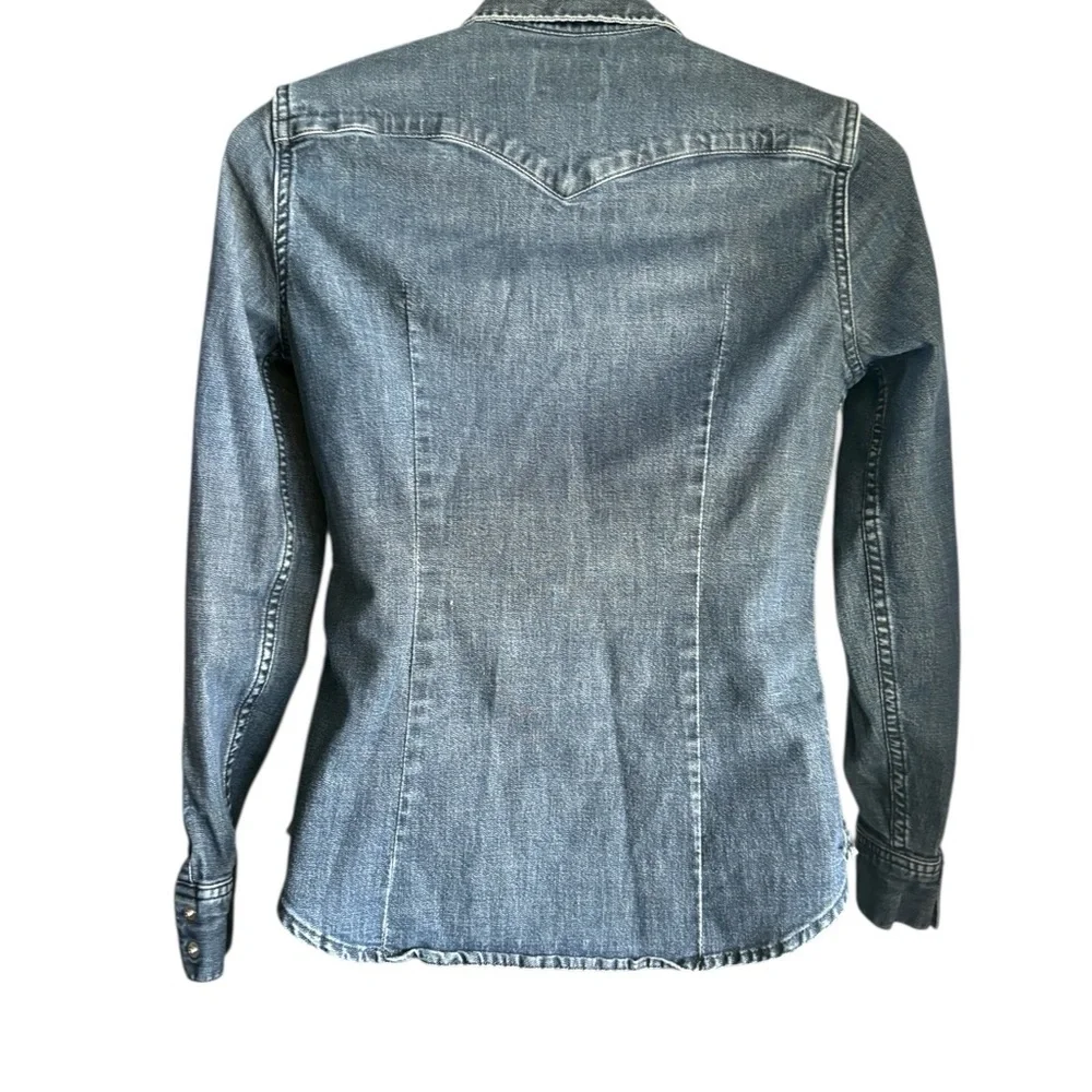LEVI'S WOMEN'S Medium WASH DENIM LONG SLEEVE PEARL SNAP ULTIMATE
WESTERN SHIRT S - Picture 10 of 14